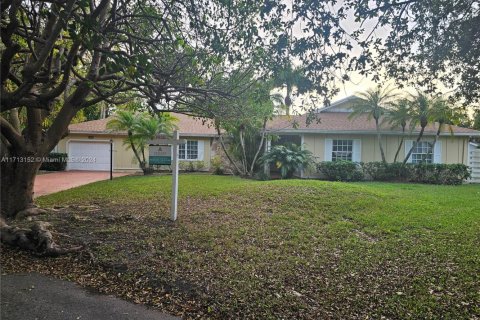 House in Miami, Florida 4 bedrooms, 200.02 sq.m. № 1465079 - photo 1