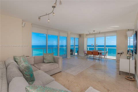 Condominio en Miami Beach, Florida, 3 dormitorios  № 1976206