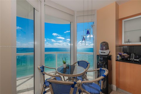 Condominio en alquiler en Miami Beach, Florida, 3 dormitorios, 163.6 m2 № 1976206 - foto 5