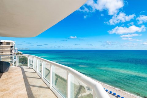 Condominio en alquiler en Miami Beach, Florida, 3 dormitorios, 163.6 m2 № 1976206 - foto 23