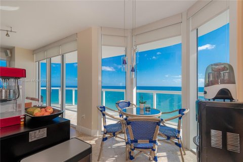 Condominio en alquiler en Miami Beach, Florida, 3 dormitorios, 163.6 m2 № 1976206 - foto 9