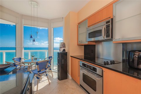 Condominio en alquiler en Miami Beach, Florida, 3 dormitorios, 163.6 m2 № 1976206 - foto 8