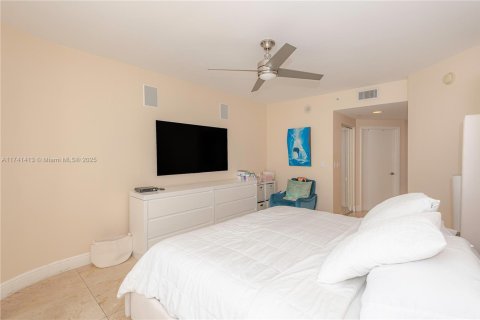 Condominio en alquiler en Miami Beach, Florida, 3 dormitorios, 163.6 m2 № 1976206 - foto 16