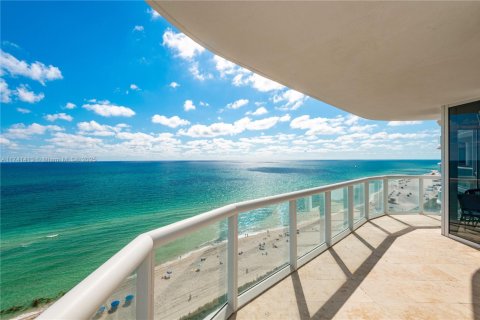 Condominio en alquiler en Miami Beach, Florida, 3 dormitorios, 163.6 m2 № 1976206 - foto 22