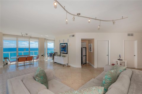 Condominio en alquiler en Miami Beach, Florida, 3 dormitorios, 163.6 m2 № 1976206 - foto 2