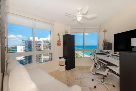 Condominio en alquiler en Miami Beach, Florida, 3 dormitorios, 163.6 m2 № 1976206 - foto 15