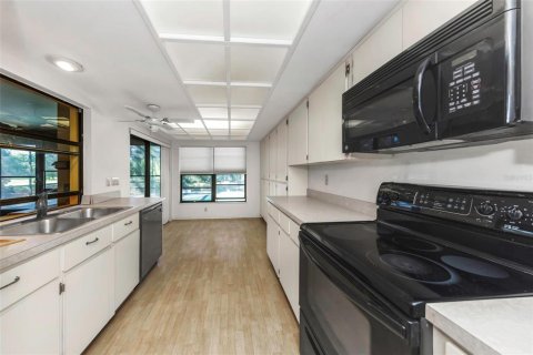 House in Clearwater, Florida 3 bedrooms, 223.99 sq.m. № 1898949 - photo 15