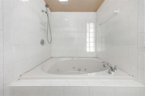 House in Clearwater, Florida 3 bedrooms, 223.99 sq.m. № 1898949 - photo 26