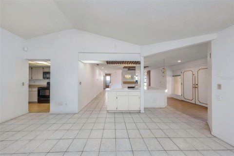 House in Clearwater, Florida 3 bedrooms, 223.99 sq.m. № 1898949 - photo 21