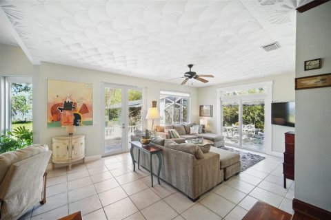 House in Winter Garden, Florida 4 bedrooms, 339.46 sq.m. № 1734425 - photo 27