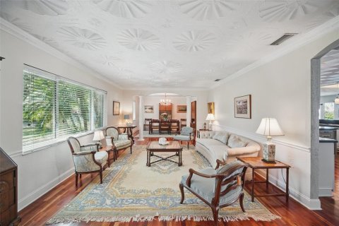 House in Winter Garden, Florida 4 bedrooms, 339.46 sq.m. № 1734425 - photo 11