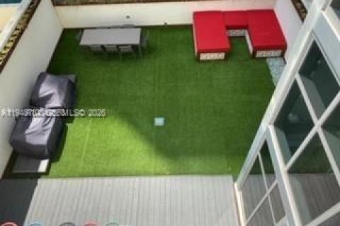Condominio en venta en Miami, Florida, 1 dormitorio, 119.94 m2 № 2007707 - foto 18