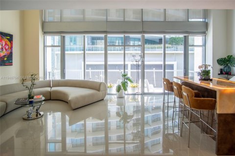 Condominio en venta en Miami, Florida, 1 dormitorio, 119.94 m2 № 2007707 - foto 3