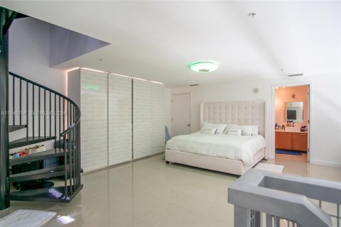 Condominio en venta en Miami, Florida, 1 dormitorio, 119.94 m2 № 2007707 - foto 12