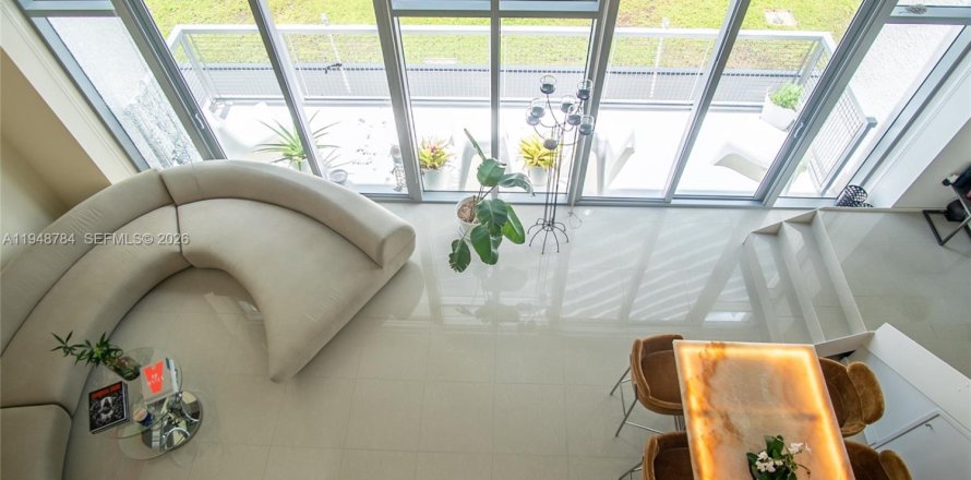 Condominio en Miami, Florida, 1 dormitorio  № 2007707