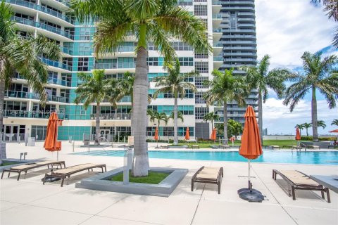 Condominio en venta en Miami, Florida, 1 dormitorio, 119.94 m2 № 2007707 - foto 23