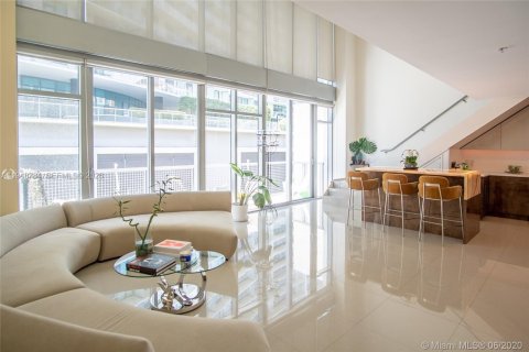 Condominio en venta en Miami, Florida, 1 dormitorio, 119.94 m2 № 2007707 - foto 2