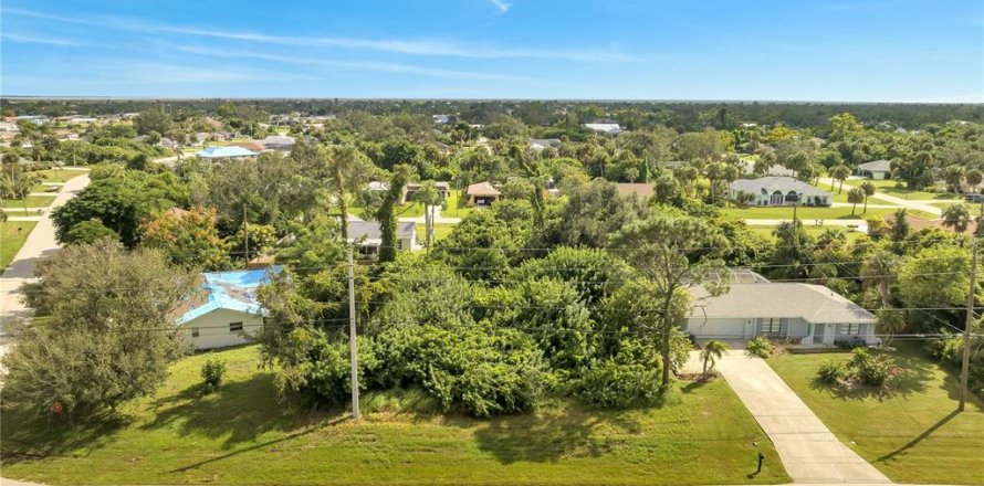 Land in Port Charlotte, Florida № 2205814