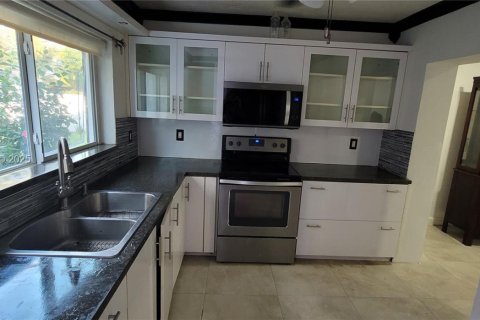 Снять в аренду виллу или дом в Мирамар, Флорида 2 спальни, 114.55м2, № 1988148 - фото 2