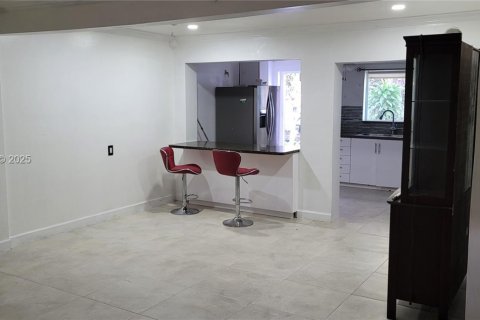 Снять в аренду виллу или дом в Мирамар, Флорида 2 спальни, 114.55м2, № 1988148 - фото 4