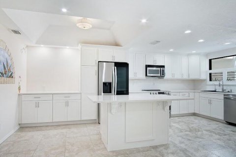 Condo in Stuart, Florida, 2 bedrooms  № 2084214 - photo 4