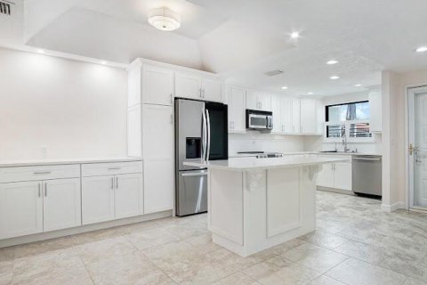 Condo in Stuart, Florida, 2 bedrooms  № 2084214 - photo 6