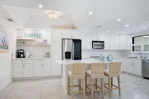 Condo in Stuart, Florida, 2 bedrooms  № 2084214 - photo 5