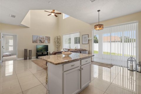 House in Orlando, Florida 6 bedrooms, 262.36 sq.m. № 2390936 - photo 23