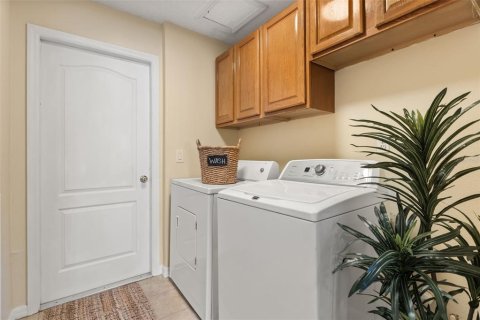 House in Orlando, Florida 6 bedrooms, 262.36 sq.m. № 2390936 - photo 27