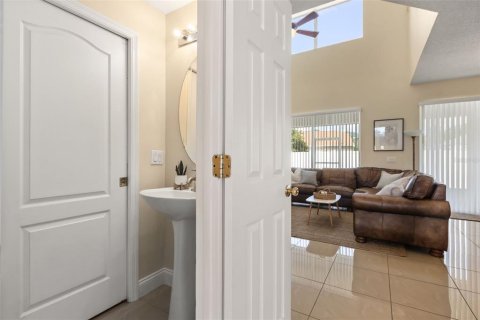 House in Orlando, Florida 6 bedrooms, 262.36 sq.m. № 2390936 - photo 14