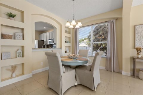 House in Orlando, Florida 6 bedrooms, 262.36 sq.m. № 2390936 - photo 10