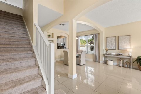 House in Orlando, Florida 6 bedrooms, 262.36 sq.m. № 2390936 - photo 5
