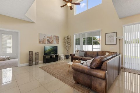 House in Orlando, Florida 6 bedrooms, 262.36 sq.m. № 2390936 - photo 17