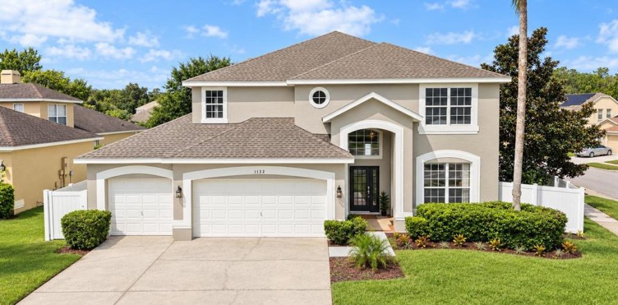 House in Orlando, Florida 6 bedrooms, 262.36 sq.m. № 2390936