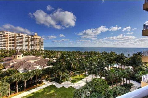 Снять в аренду кондоминиум в Ки-Бискейн, Флорида 3 спальни, 233.18м2, № 1890598 - фото 1