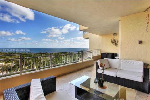 Снять в аренду кондоминиум в Ки-Бискейн, Флорида 3 спальни, 233.18м2, № 1890598 - фото 17