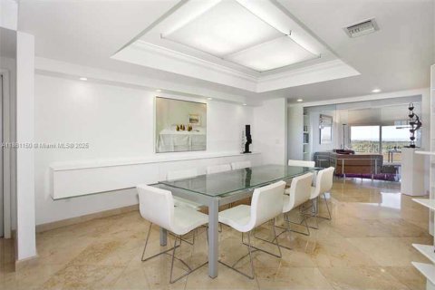 Снять в аренду кондоминиум в Ки-Бискейн, Флорида 3 спальни, 233.18м2, № 1890598 - фото 6