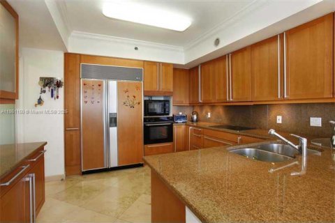 Снять в аренду кондоминиум в Ки-Бискейн, Флорида 3 спальни, 233.18м2, № 1890598 - фото 15