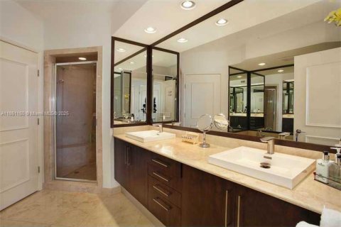 Снять в аренду кондоминиум в Ки-Бискейн, Флорида 3 спальни, 233.18м2, № 1890598 - фото 9