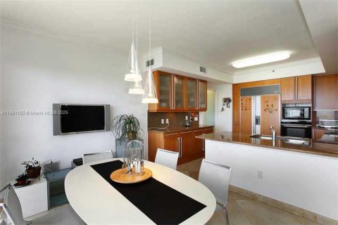 Снять в аренду кондоминиум в Ки-Бискейн, Флорида 3 спальни, 233.18м2, № 1890598 - фото 16