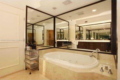 Снять в аренду кондоминиум в Ки-Бискейн, Флорида 3 спальни, 233.18м2, № 1890598 - фото 10