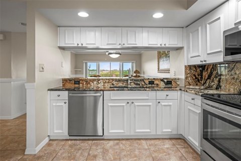 Condo in Saint Petersburg, Florida, 2 bedrooms  № 1810831 - photo 14