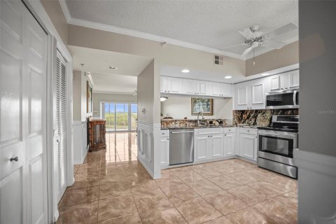 Condo in Saint Petersburg, Florida, 2 bedrooms  № 1810831 - photo 13