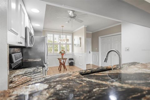 Condo in Saint Petersburg, Florida, 2 bedrooms  № 1810831 - photo 11