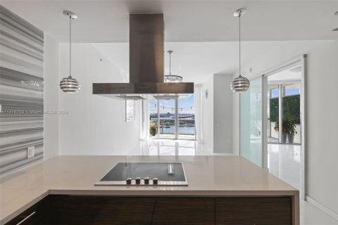 Condo in Miami, Florida, 2 bedrooms  № 1764926 - photo 7