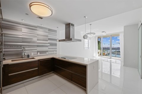 Condo in Miami, Florida, 2 bedrooms  № 1764926 - photo 8