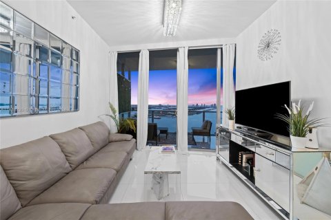 Condo in Miami, Florida, 2 bedrooms  № 1764926 - photo 13