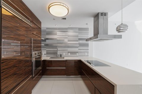 Condo in Miami, Florida, 2 bedrooms  № 1764926 - photo 6