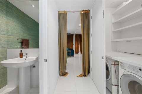 Condo in Miami, Florida, 2 bedrooms  № 1764926 - photo 29