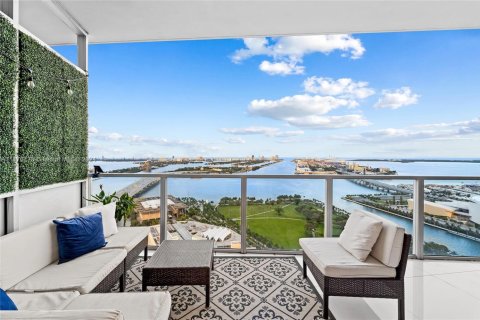 Condo in Miami, Florida, 2 bedrooms  № 1764926 - photo 1